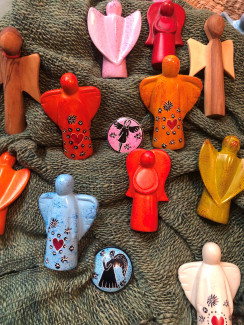 bunte Engel aus Speckstein